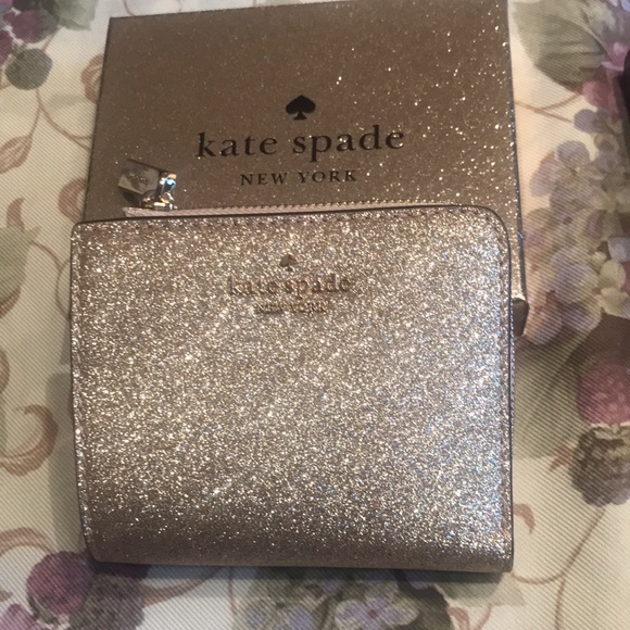 🌟KATE SPADE WALLET NWT 🎉HOST PICK - Picture 16 of 16